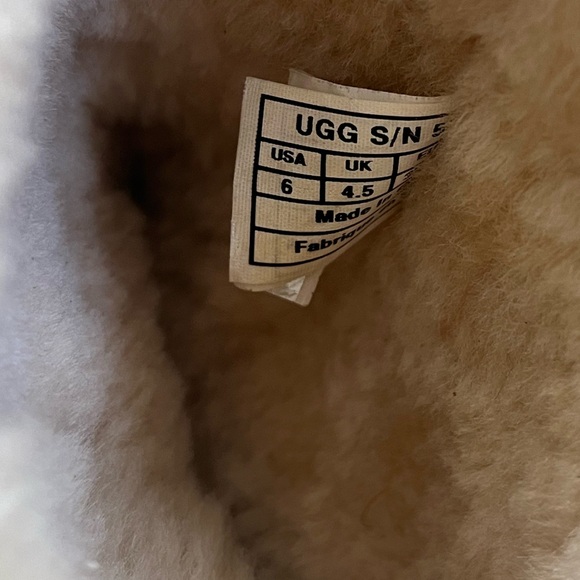 UGG BOOTS SIZE 6 - Picture 4 of 4